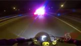 Motocyklista vs. polícia