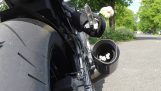 На гриле попкорн в глушитель мотоцикла