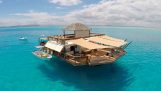 Величественные плавающей баров в Фиджи