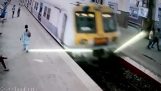 Εκτροχιασμός τρένου στην Ινδία