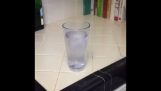 Skøre optisk illusion med glas