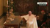 Невероятен трик на папа Франсис