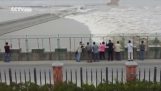 Flodbølge trække 20 mennesker i Kina