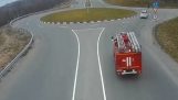 Brandweerwagen vs. rotonde