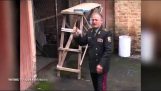 Egy egykori KGB-ügynök csodálatos készségek a dobás kések