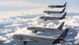 5 aeromobili civili Airbus A350 XWB volare in formazione