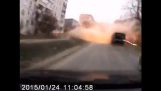 在烏克蘭的駕車者面前的轟炸