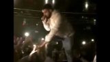 Drake Threatens Fan that Groped Woman at Show