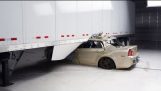Посмотрите, как боковая защита может предотвратить смерть аварии грузовика