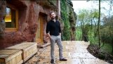 現代穴居人: 男は$ 230ビルド,000 樹齢 700 年の洞窟の家