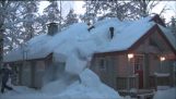 Odstránenie snehu zo strechy s reťazcom