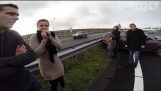 Holenderska policja pędzi do wypadku drogowego