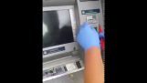 Mechanismus v krádeže karty ATM
