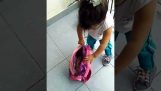 Dziewczyna chciała zabrać swojego psa do szkoły