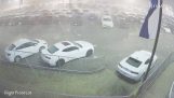 Sterke hagel vernietigt nieuwe auto's