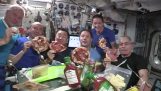 Uluslararası Uzay İstasyonu'nda pizza gecesi
