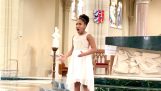 Een 10-jarig meisje zingt het “koningin van de Nacht” van Mozart