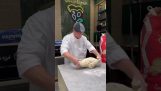 Handgemaakte Italiaanse pizza