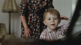Chlapec a klavír (Reklama)