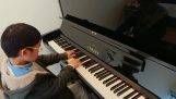 ילד 7chrono עם כישרון מרשים על פסנתר