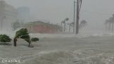 Woda powodziowa z burzy Ian zmywa domy (Florida)