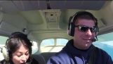 Égig javaslat – Pilóta azt javasolja, hogy barátnője repülés közbeni