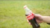 कोका कोला & गैस & WD-40 = फ्लाइंग 🚀 कोका कोला