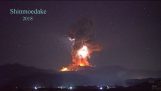 Vulkanausbruch in der Nacht (Japan)
