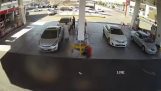 explosão do tanque num posto de gasolina
