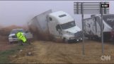 Камион извън контрол пада на автомобили