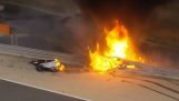 Explosie in de auto van Romain Grosjean (Formule 1)