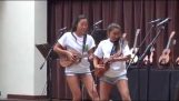 Flickor med ukulele