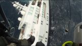 Le sauvetages de la Garde côtière grecque équipage d'un naufrage de bateau