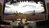 65 000 divákov spievať “Bohemian Rhapsody”