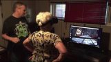 Μια γιαγιά ανακαλύπτει για πρώτη φορά την εικονική πραγματικότητα