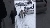 रूस में पहली बर्फ के साथ…