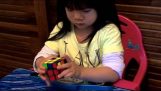 A girl of two years solves the Rubik's Cube in 70 seconds