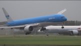 Sterke wind gevaar brengen van de landing van een Boeing 777