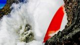 Torrent av lava fra vulkanen Kilauea, kontinuerlig strømmer inn i Stillehavet