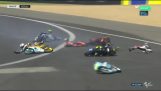 Squadra incidente Moto3 GP a causa di olio in pista