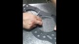 Φτιάχνοντας μια χειροποίητη φλάντζα για την κεφαλή του κινητήρα