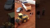Irriteret operatør bulldozer på byggepladsen