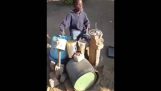 Improvisierten Trommeln in Afrika