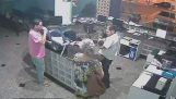 Receptionist räddar en nyfödd baby