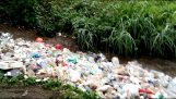 一条河，在危地马拉的垃圾