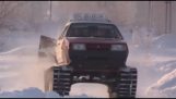 Ρώσος μηχανικός μετατρέπει ένα Lada σε τανκ