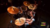 Een 5chroni drummer interpreteert de “Chop Suey”