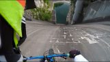 Descenso en bicicleta de la presa de 60 metros