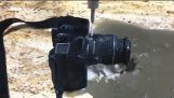 Cutting An SLR Camera With A 60,000 ПСІ-Гідроабразивне