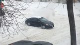 Technik zu lösen, ein Auto aus dem Schnee